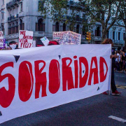 Manifestantes en una marcha de mujeres en Montevideo, 2018